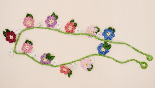 Accessorio uncinetto fatto a mano catenella con fiorellini multicolore
