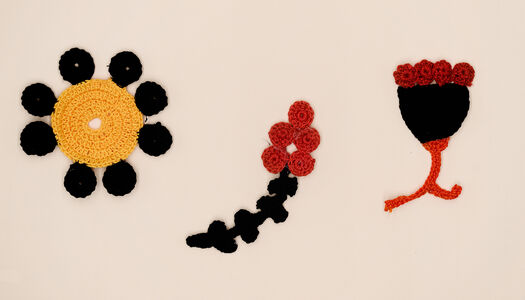 Fiori fantasia realizzati a mano all'uncinetto - nero 