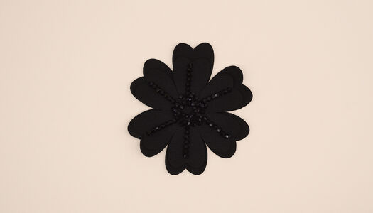 FIORE A 6 PETALI CON PERLINE