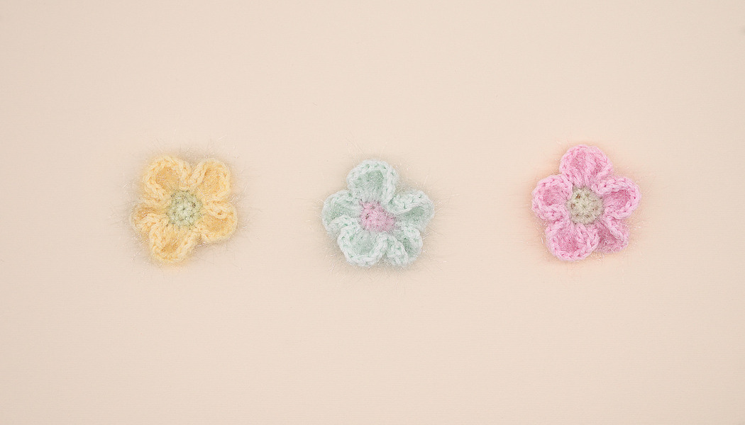 FIORE UNCINETTO CON FILATO PELOSO IN LUREX