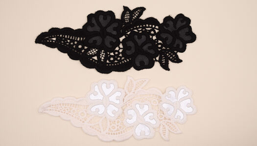 FIORE TRIPLO IN SIMILPELLE MACRAME' 