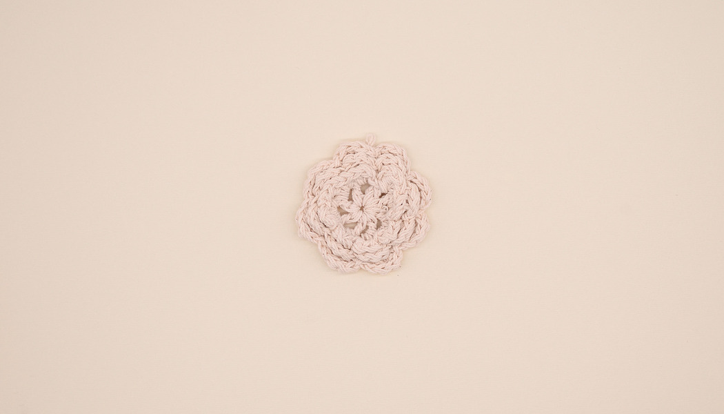 FIORE A STRATI ALL'UNCINETTO 