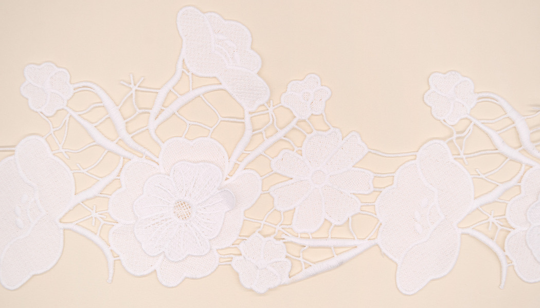 NASTRO RICAMO FLOREALE TRAFORATO