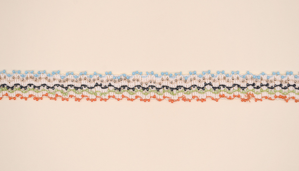 NASTRO IN CORDA CON RICAMO ONDULATO IN PERLINE MULTICOLORE 