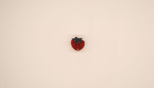 FRAGOLINA 3D CON PERLINE 