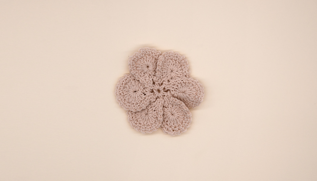 FIORE 6 PETALI UNCINETTO 