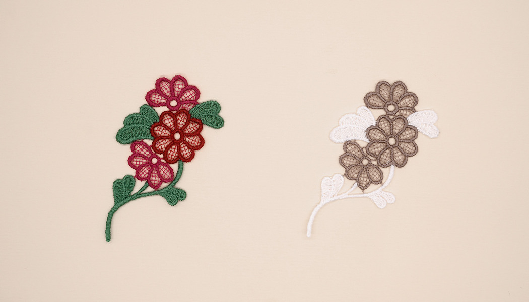 COMPOSIZIONE FLOREALE RICAMO BICOLORE 