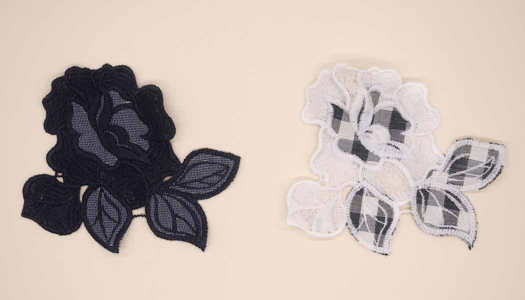 FIORE GRANDE RICAMATO SU TESSUTO 