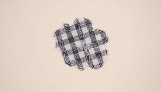 FIORE IN TESSUTO VICHY RICAMATO 