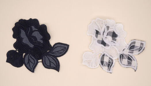 FIORE GRANDE RICAMATO SU TESSUTO 