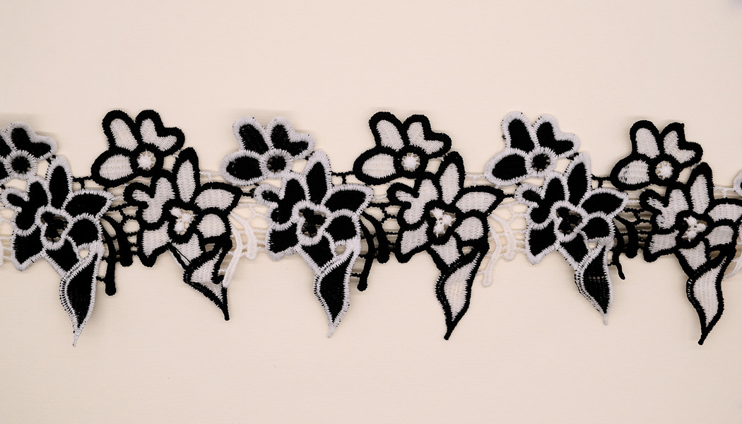 NASTRO CON FIORI E FOGLIE RICAMATI BICOLORE