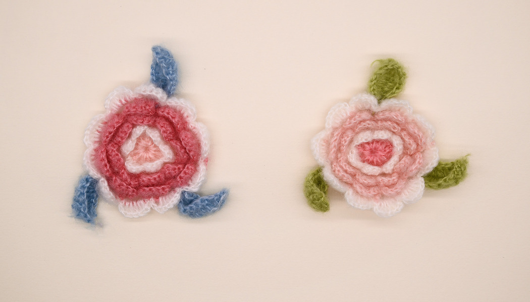 FIORE UNCINETTO IN MOHAIR CON FOGLIE 