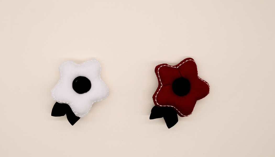 FIORE IMBOTTITO BICOLORE CON FOGLIE 