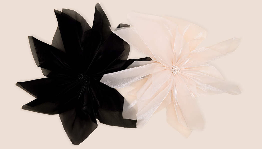 FIORE GRANDE IN ORGANZA LUCIDA CON PISTILLI 