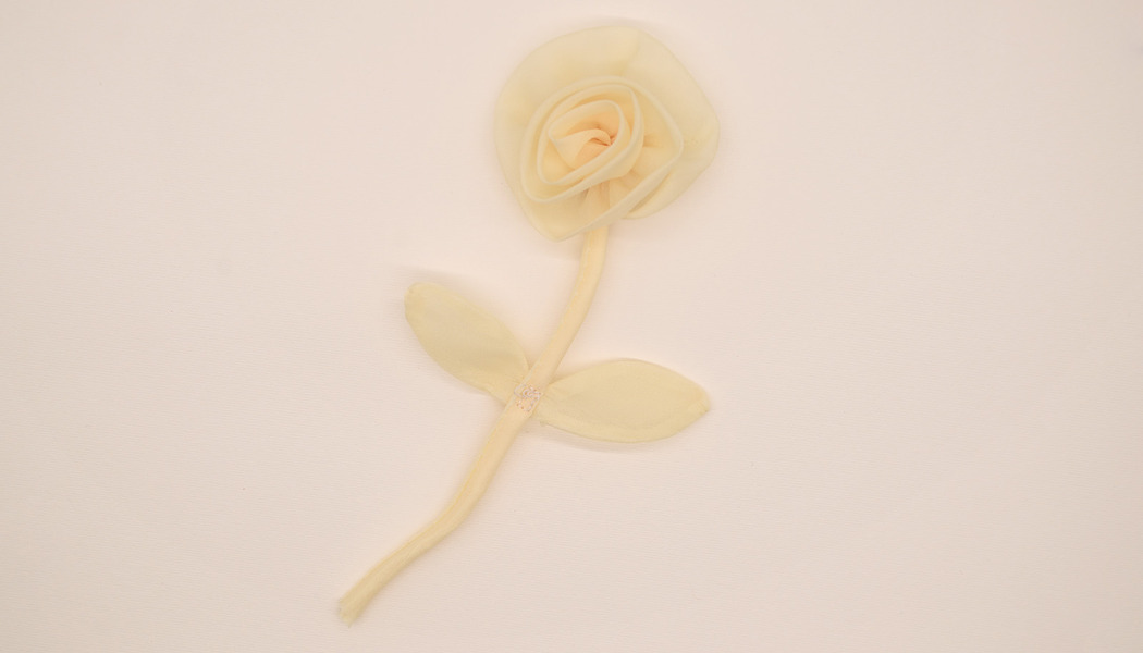 FIORE IN ORGANZA CON STELO E FOGLIE 