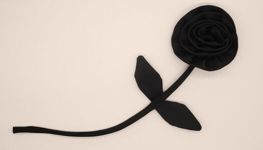 FIORE TONDO IN TESSUTO CON STELO E FOGLIE 