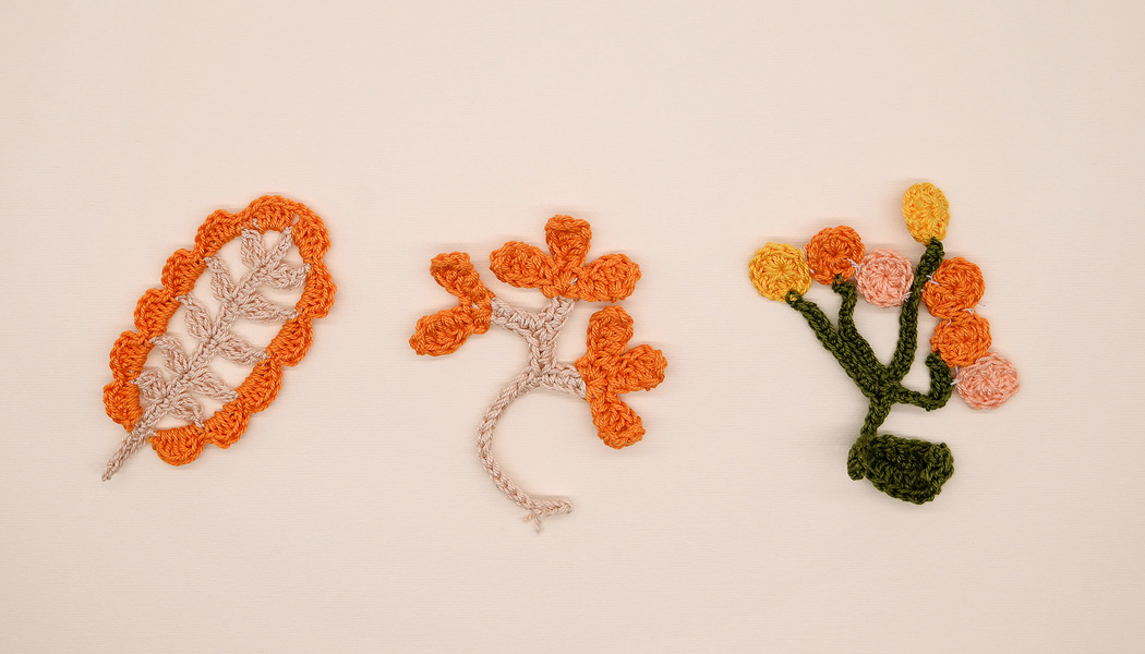 FOGLIE E FIORI AUTUNNALI UNCINETTO COTONE 