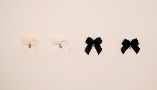 FIOCCHETTO CON PENDENTE STRASS 