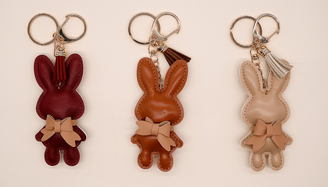 ACCESSORIO CONIGLIO CON ANELLO MOSCHETTONE E NAPPINA 