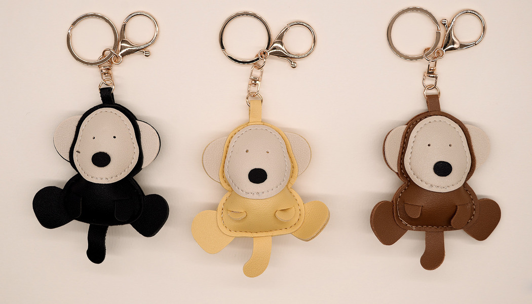 ACCESSORIO SCIMMIA CON ANELLO E MOSCHETTONE 