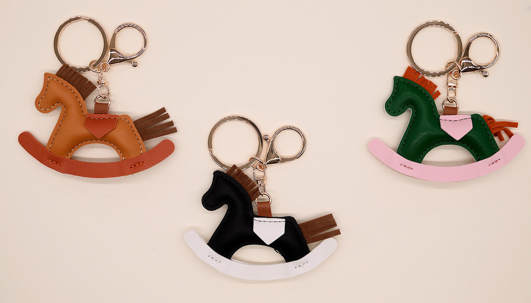 ACCESSORIO CAVALLINO A DONDOLO CON ANELLO E MOSCHETTONE 