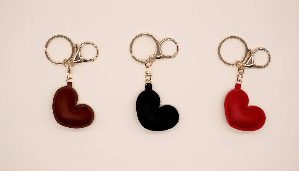ACCESSORIO CUORE CON ANELLO E MOSCHETTONE 