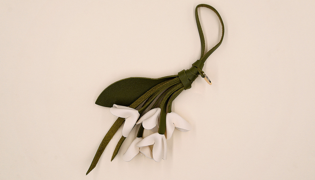 FIORI CAMPANULE CON FOGLIE 