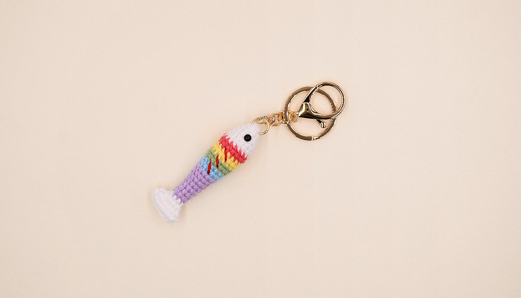 PESCIOLINO MULTICOLORE UNCINTETTO CON MOSCHETTONE