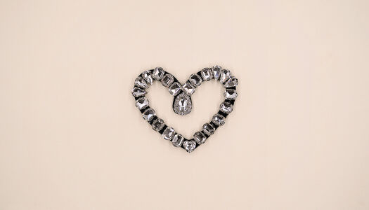 CUORE TRAFORATO PIETRE E STRASS 