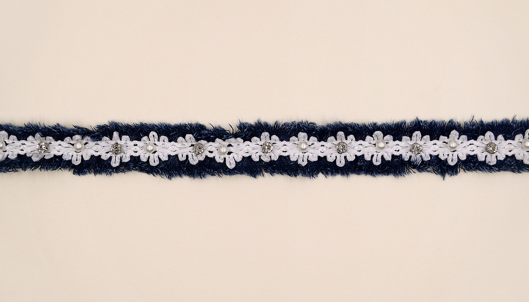 NASTRO IN DENIM CON RICAMO PERLE E STRASS 