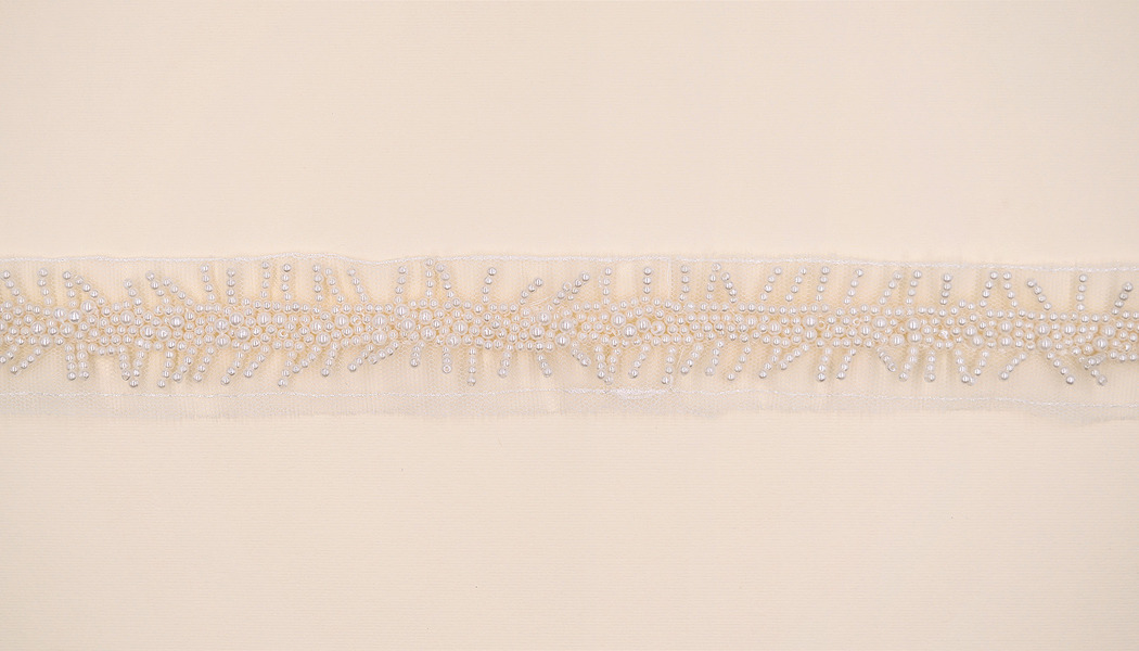NASTRO BASE TULLE CON RICAMO PERLINE 3D 