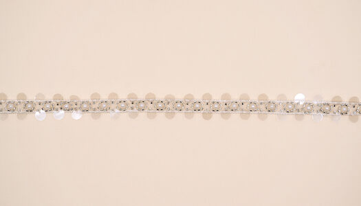 NASTRINO RICAMATO CON PERLINE E BORDI IN PAILLETTES