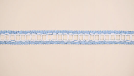 NASTRO TRAFORATO CON DECORAZIONE CENTRALE IN RAFFIA 