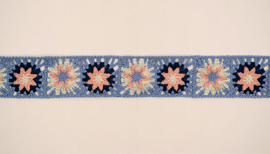 NASTRO TRAFORATO RICAMATO A MACCHINA - MOTIVO FIORI 