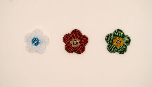 FIORE 5 PETALI RICAMATO CON PERLINE E STRASS - BICOLORE 