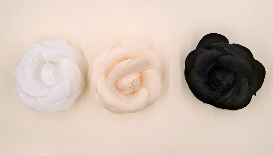 SPILLA CAMELIA TESSUTO E ORGANZA  