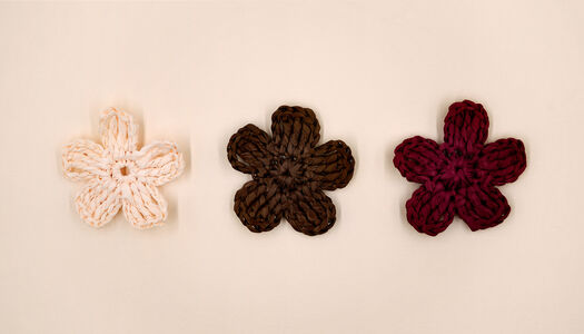 FIORE 5 PETALI RAFFIA UNCINETTO 