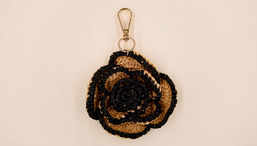 FIORE IN RAFFIA BICOLORE CON MOSCHETTONE 