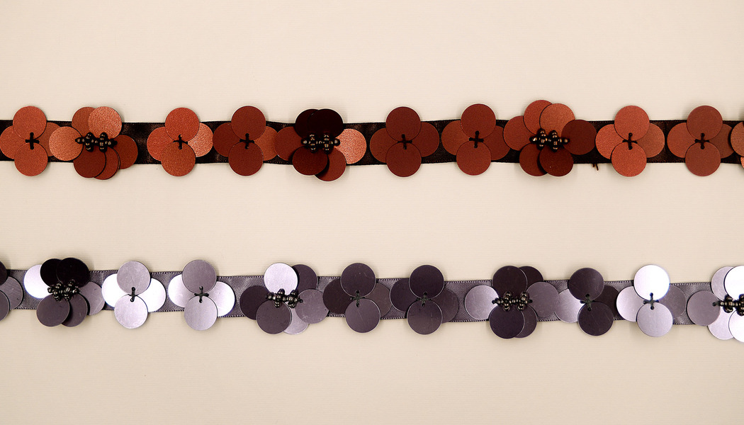 NASTRO RASO FIORI PAILLETTES E PERLINE 